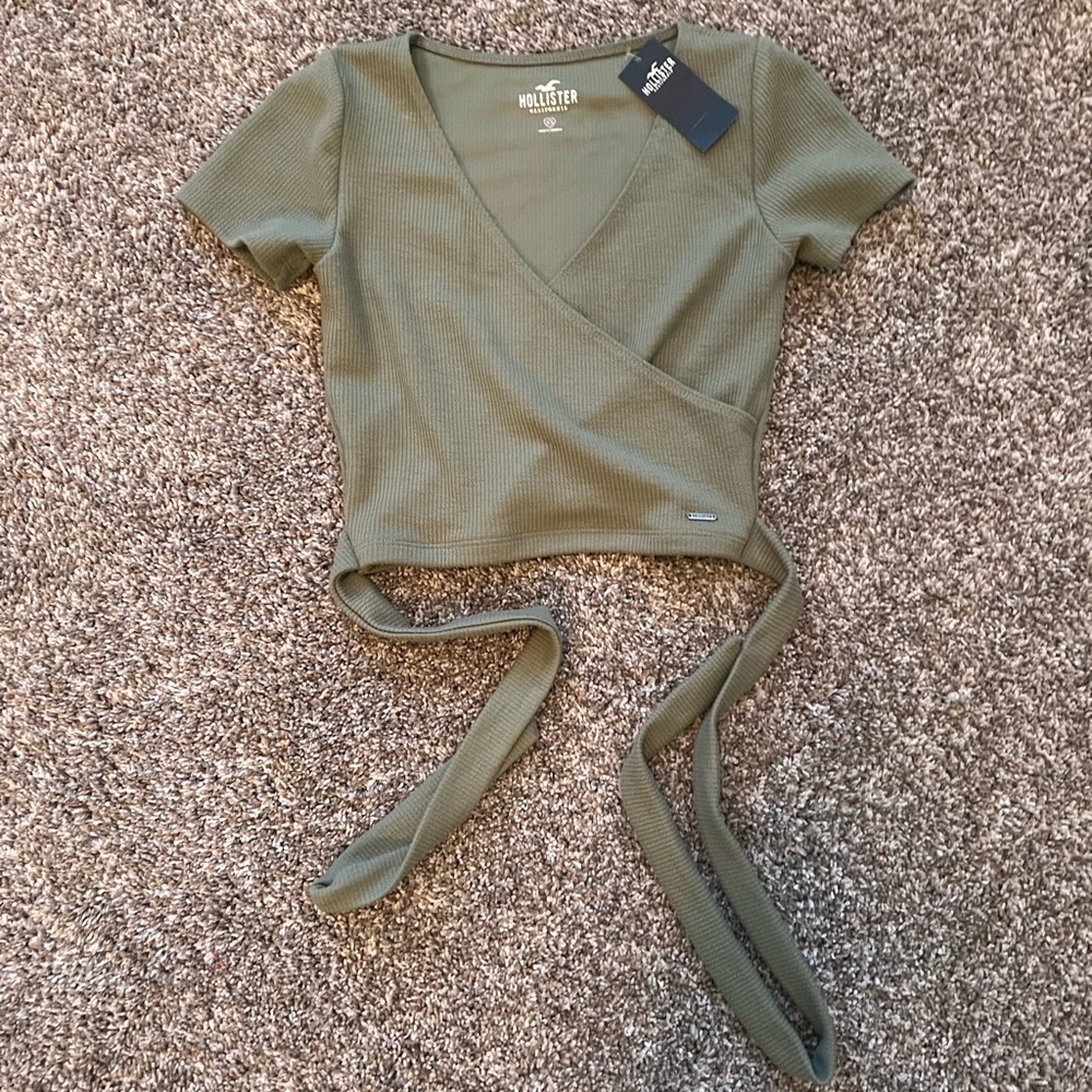Hollister NWT cropped wrap top
